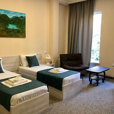 Hotel Leo Palace Тбилиси Екстериор снимка