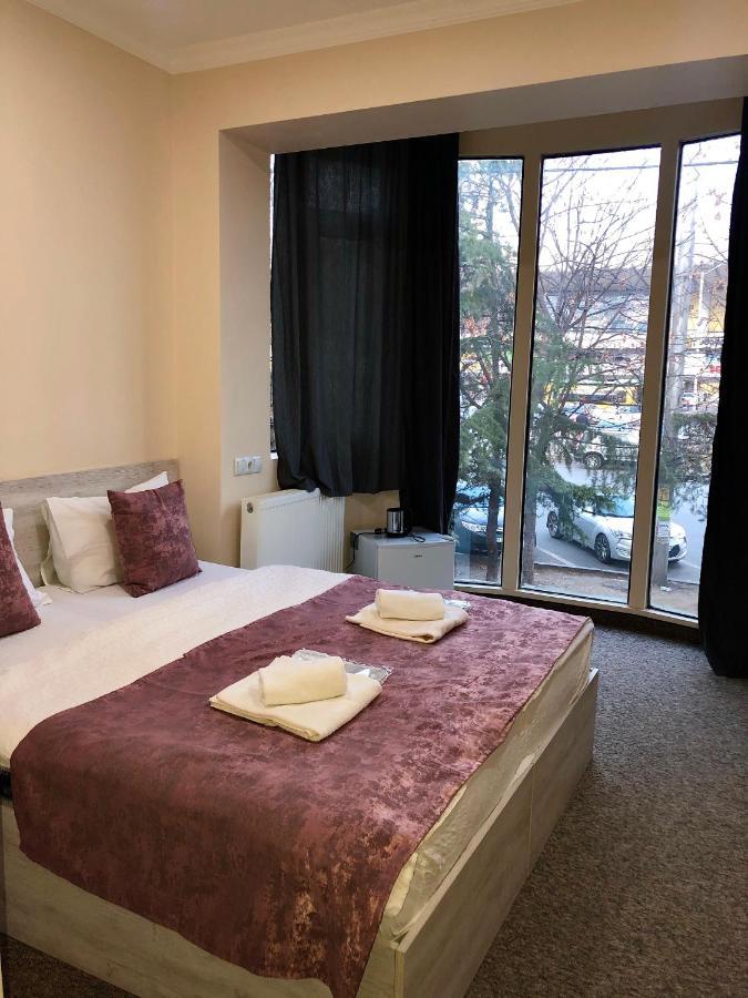 Hotel Leo Palace Тбилиси Екстериор снимка