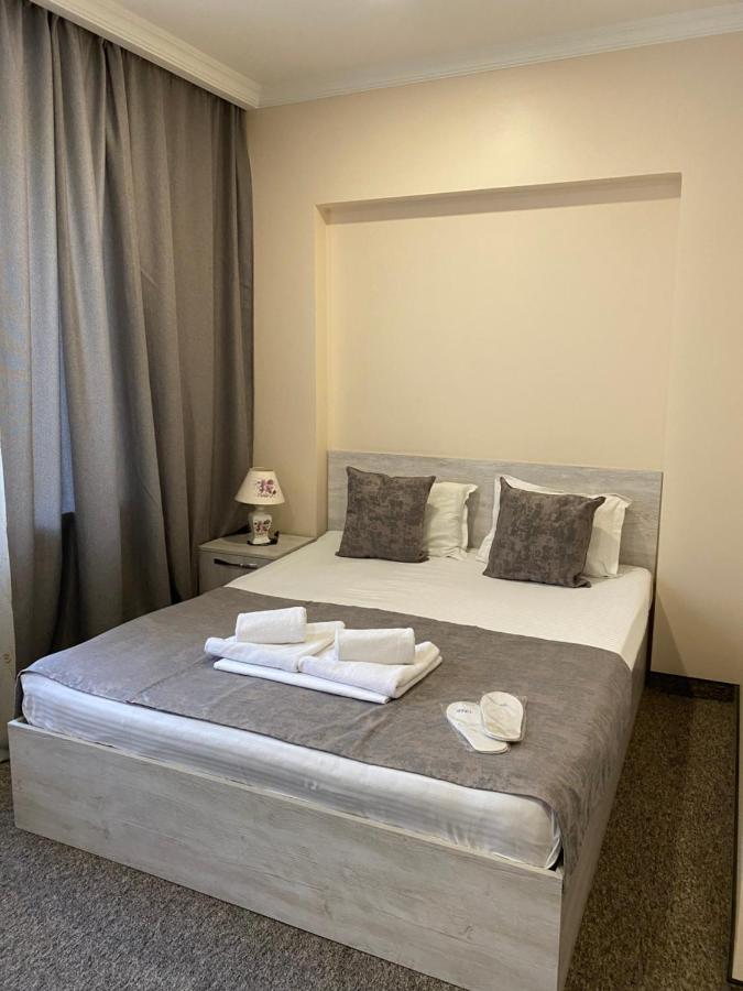 Hotel Leo Palace Тбилиси Екстериор снимка