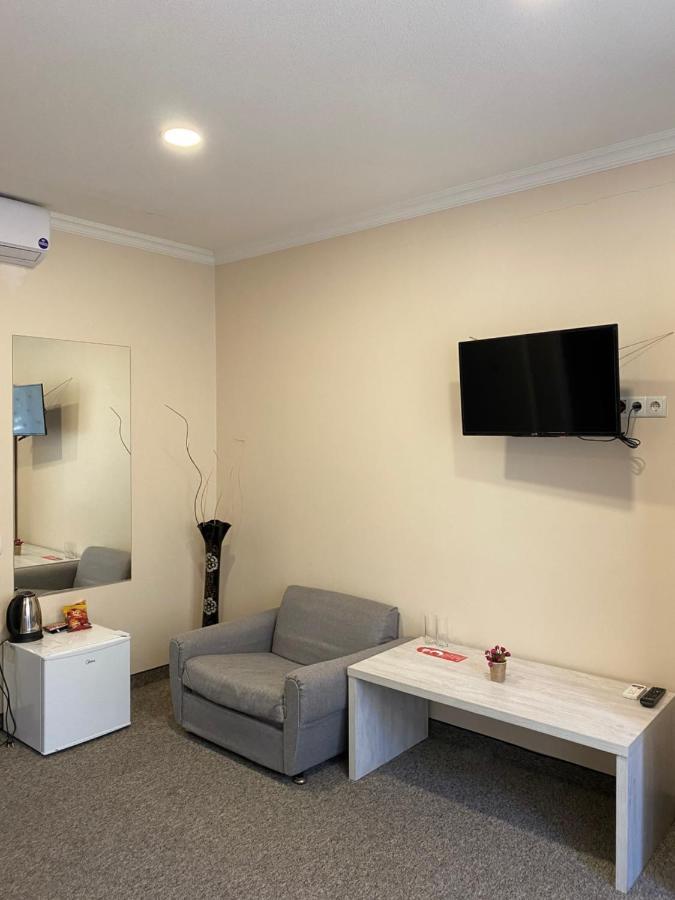 Hotel Leo Palace Тбилиси Екстериор снимка