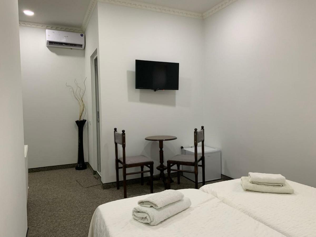 Hotel Leo Palace Тбилиси Екстериор снимка