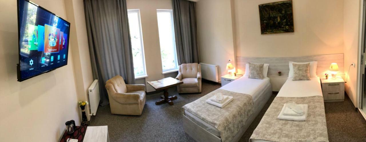 Hotel Leo Palace Тбилиси Екстериор снимка