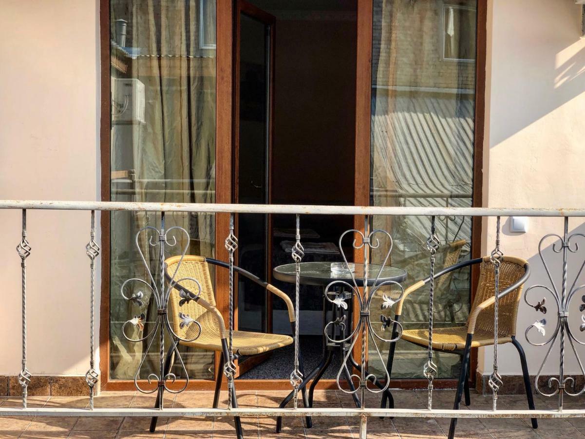 Hotel Leo Palace Тбилиси Екстериор снимка