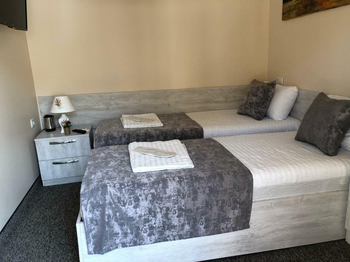 Hotel Leo Palace Тбилиси Екстериор снимка